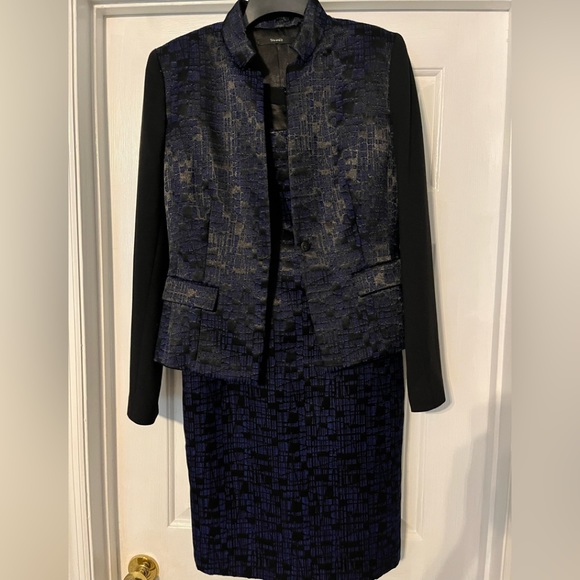 Tarhari Dress Suit - Picture 2 of 5